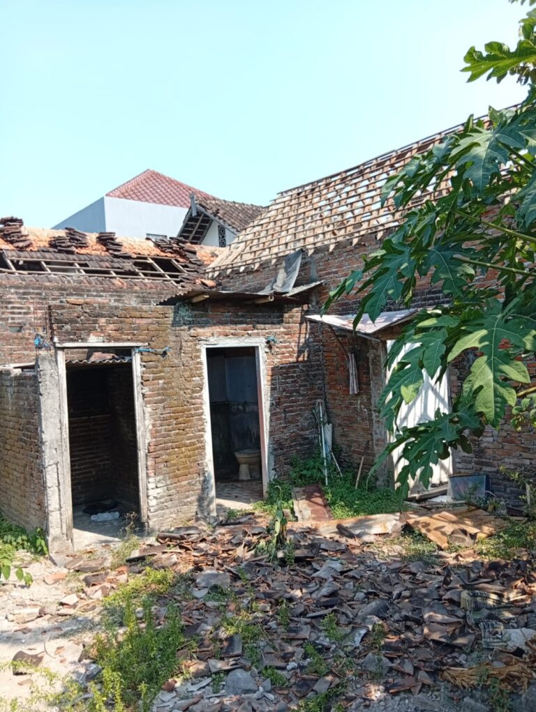 Proyek pembongkaran rumah Klaten 2