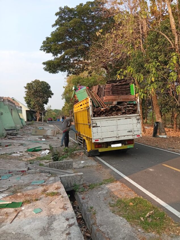 Proyek Bongkar Atap Rumah di Kartasura, Sukoharjo 8 Bongkar atap rumah di Kartasura 2