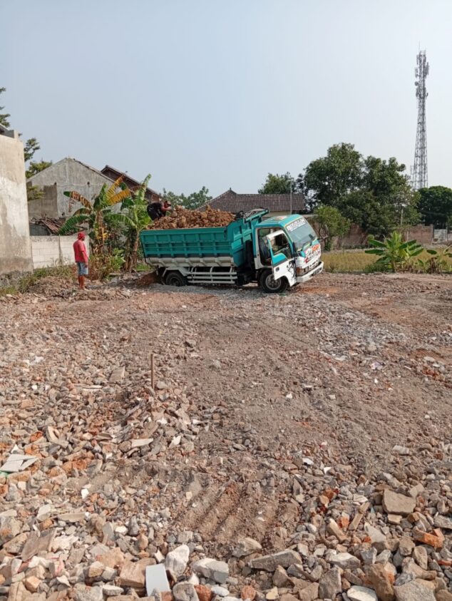 Proyek Pengurugan Lahan di Gentan, Sukoharjo 4 Urug lahan di Gentan, Sukoharjo 1