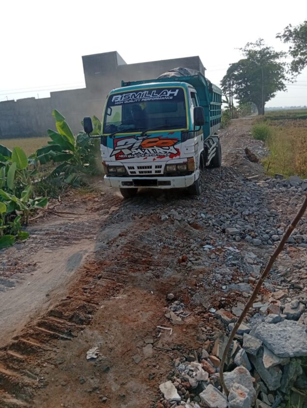 Proyek Pengurugan Lahan di Gentan, Sukoharjo 5 Urug lahan di Gentan, Sukoharjo 4